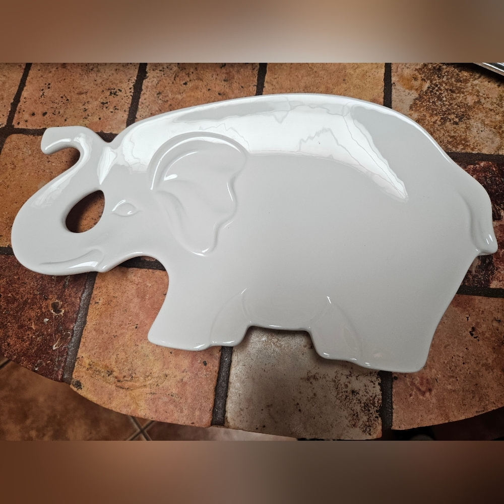 Palm Restaurant Porcelain Elephant White Tray Plater